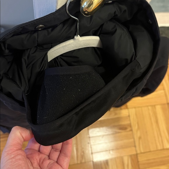 The North Face Men's Hooded McMurdo Bomber Puffer with Removable Fur - Picture 9 of 16